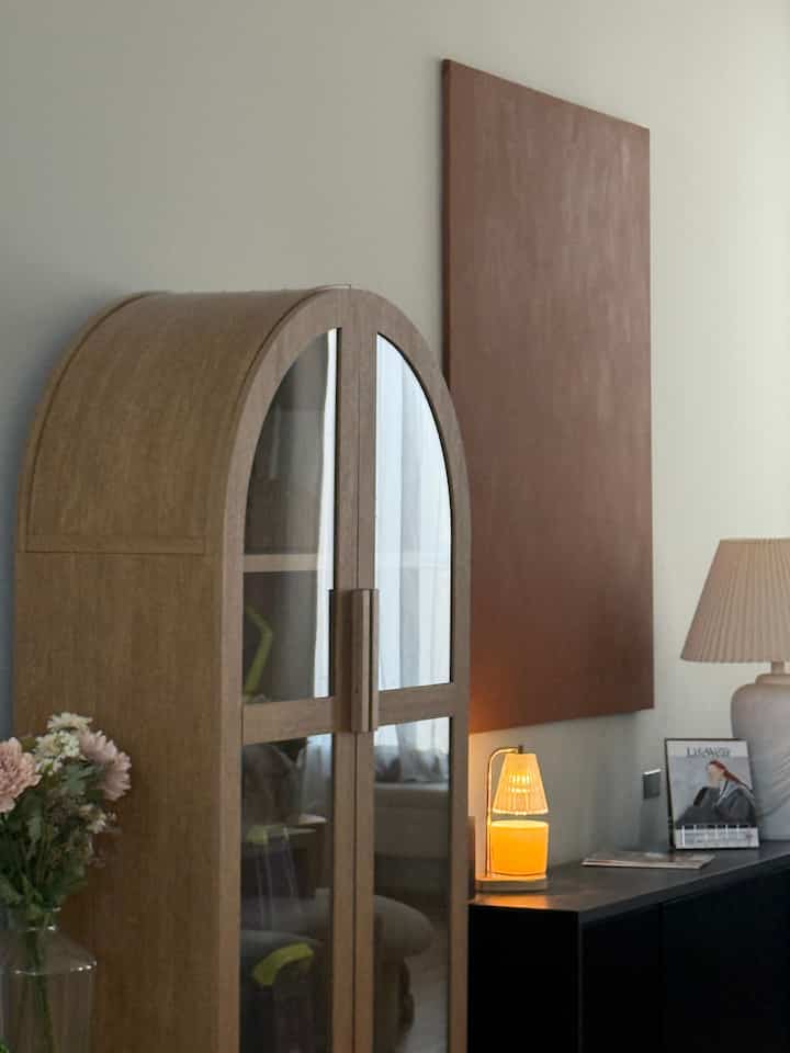 Where the candles glow and comfort reigns 🕯️🍂🛋️
#CozyVibes #WarmInteriors #HyggeHome #SnuggleSeason #NeutralNirvana