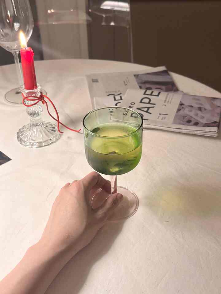 Tadi malam ✨
Setelah seharian beraktivitas, saatnya saya minum :) 

#ikea #ikealamp #reset #refresh #hay #haycup #wine #wineglass #Ohaus #homebar #spring #simple #CozyInterior #cozy #ikeachair