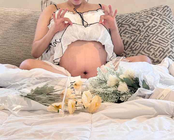 Studio rumah = momen kamar tidur biasa berubah menjadi sesuatu yang ajaib. 🎥✨
Ruang untuk mengabadikan momen paling istimewa dalam hidup, tepat di rumah.

#homestudio #bedroomtransformation #creativespace #capturethemoment #studiovibes #homephotography #everydaymagic