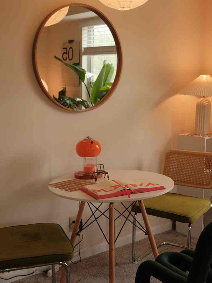 Making plans for what my next apartment will be is super exciting 🤗 the main feature that I want in my new apartment is hardwood floors :)

#apartmentaesthetic #warmhome #warmtoneinterior #diningarea