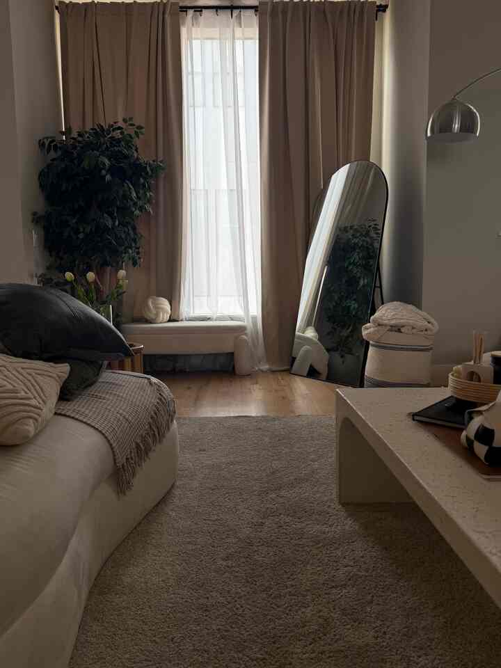 When the sunlight fades just enough to wrap your space in softness — and your soul in calm. 🪵☁️
#JapandiAesthetic #MoodyInteriors #SoftMinimalism #EarthTonesOnly #InteriorPeace #JapandiVibes #SunlitCalm

