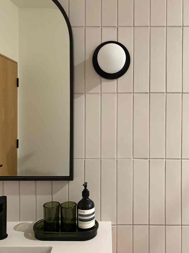 Keeping it simple, clean, and calm 😌
#bathroomstorage #bathroomcleaning #vanityinterior #minimalinterior