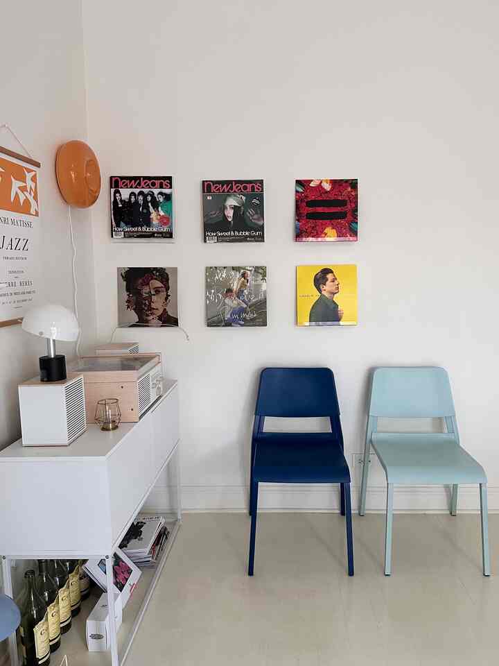 I'm so happy when I listen to music on the turntable, it's even more special ♡。·˚˚·  ·˚˚·。♡

#turntable #ikea #ikeachair #color #homebar #lp #spring #mordern #simple #simpleinterior 