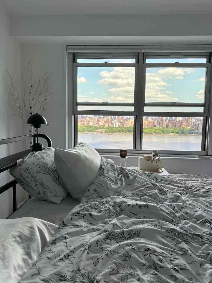 Bedroom during the day, evening, and night. Love the crisp and fluffy bedding you get after washing and drying them. 🤍

#dayvsnight #dayaesthetic #nightaesthetic 