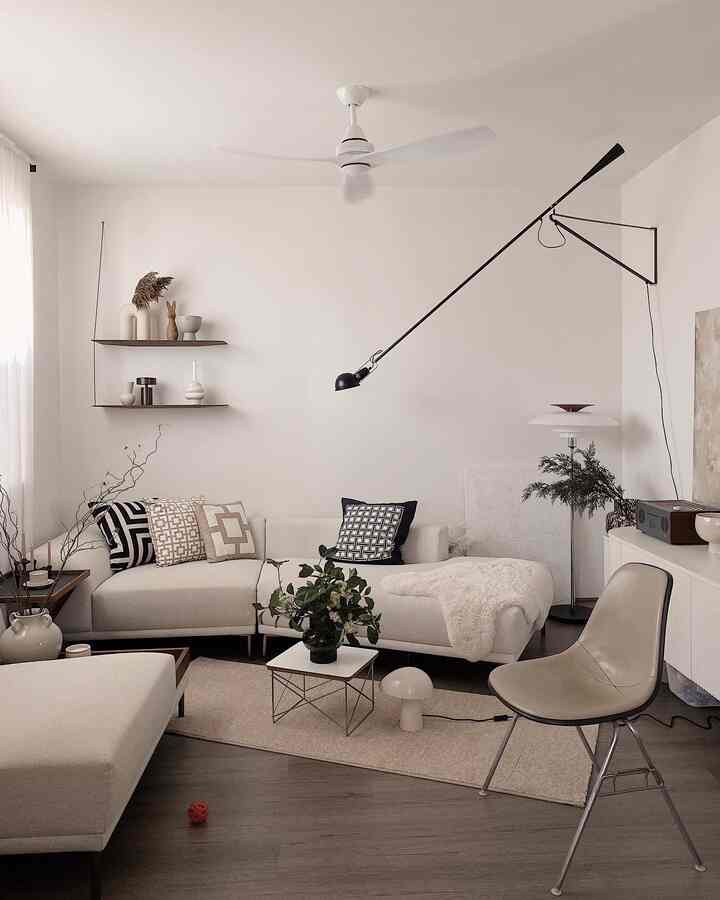 Day & night vibes 



#livingroom #livingroominterior #livingroomdecoration #lowtable #EamesChair #rug  #cushion #couch #sofa #lamp #lighting #lightinginterior #shelf #wallshelf #vase #candle #candleholder #flower #flowerinterior 