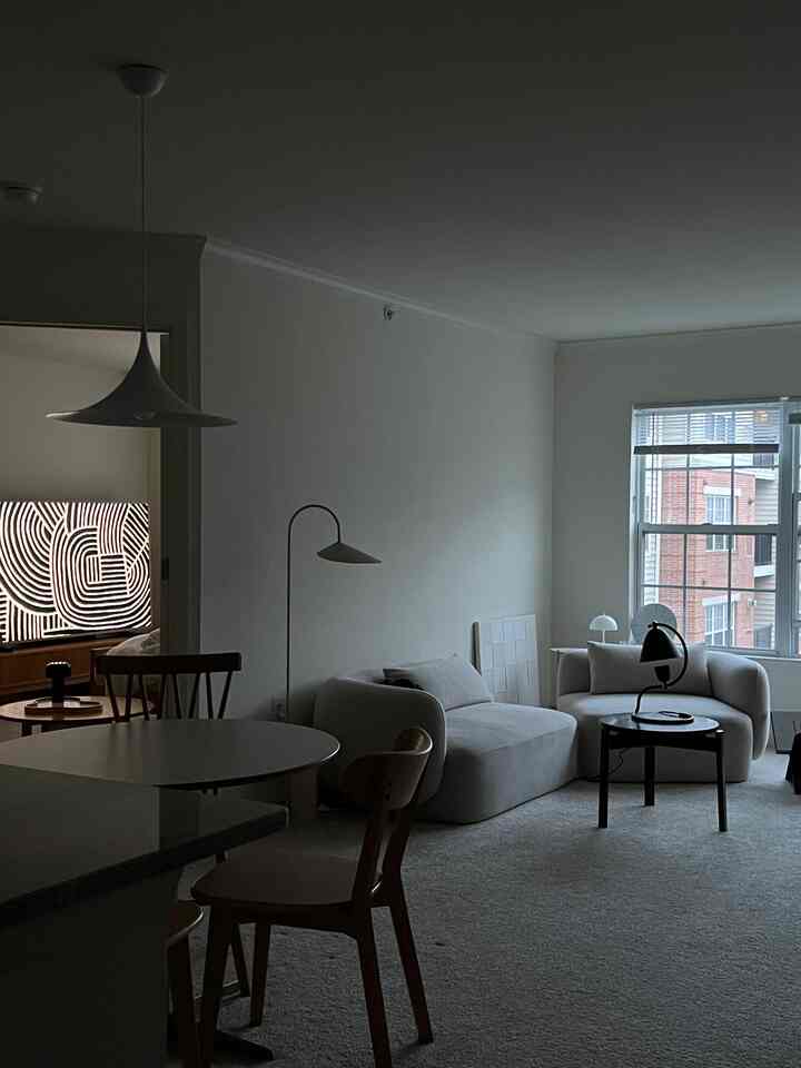 Modern living room in beige and black tones featuring sofas and a coffee table with a cozy atmosphere