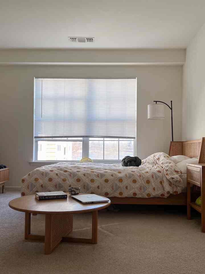 It doesn’t happen often… but here’s a freshly tidied bedroom🫣


#bedroominterior #bedding #bedroom #beddinginterior #woodenfurniture #WoodInterior #frame 