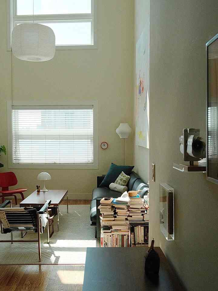 AM to PM. It’s amazing how much different the same place looks with or without the sun.

#daytimevibes #nighttimevibes #daytonight #lighttodark #lamp #akari #noguchi #portablelamp #loungechair #livingroominterior #sideboardinterior