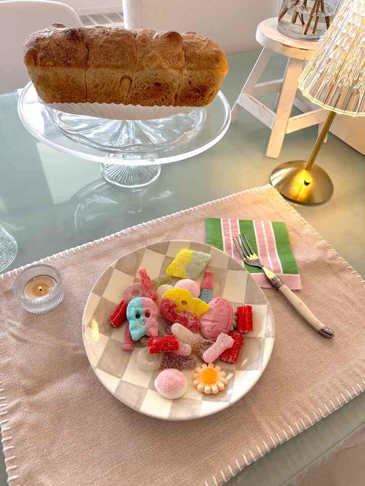 Salad permen Swedia sebagai pengganti campuran mentimun dan tomat biasa untuk mendapatkan energi ekstra di musim panas 🍭🍬

#permen #dessert #plating