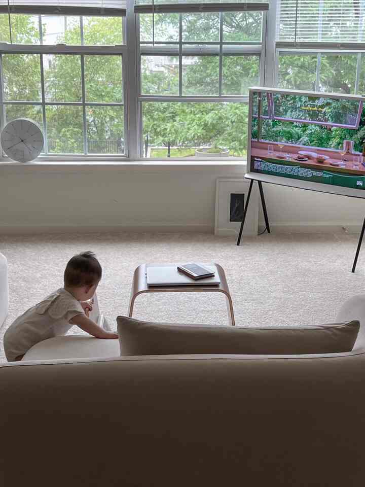New furniture just arrived! Our baby inspector is on the job first😊

#beigeinterior #beige #beigetone #livingroominterior #magazinerack #modularsofa #livingroom 