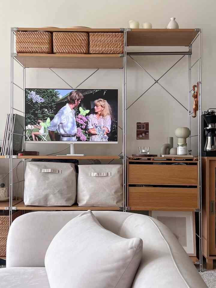 On repeat lately😗🎶

#WoodInterior #woodenfurniture #modularsofa #modularfurniture #modularshelf #muji #livingroominterior #livingroom 