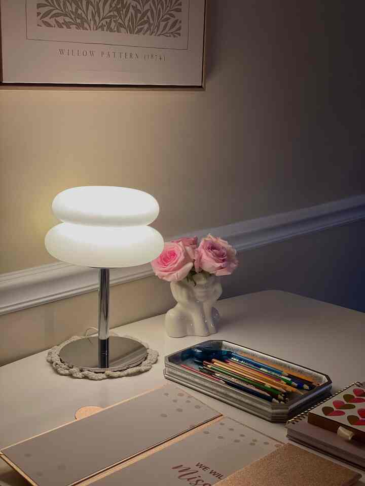 A time to write a letter to a friend who is leaving, gently recalling each and every shared memory 💕😢

#nightaesthetic #nightview #nightvibe #facevase #silenttime 