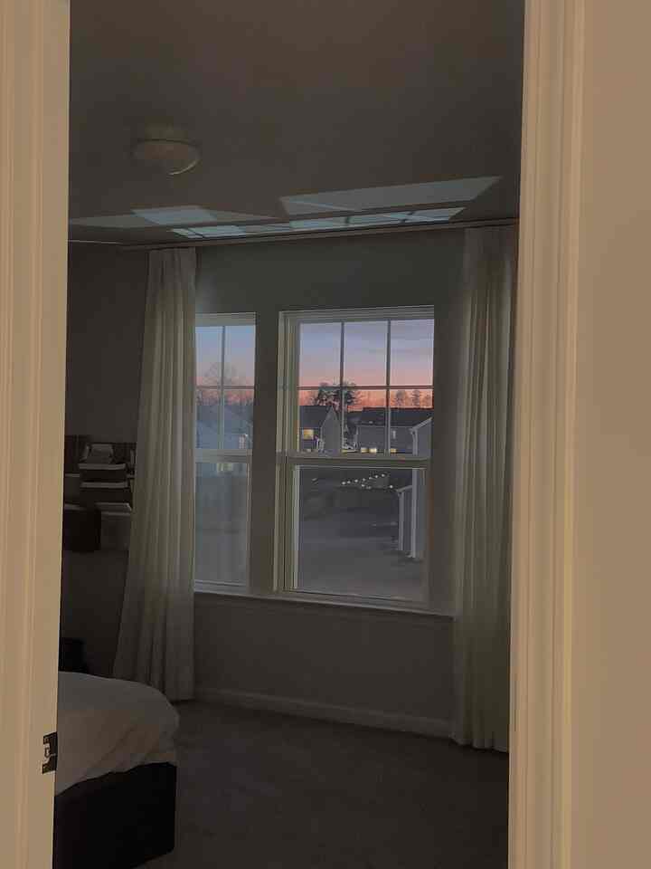 What I see before I fall asleep🌙vs
What I see when I wake up☀️
⠀
The same space—
calming my nights, energizing my mornings. ✨💛
#morningvibes #nightmood #sameroomdifferentvibe #lightchangeseverything #calmandcozy #freshstart #homedetails