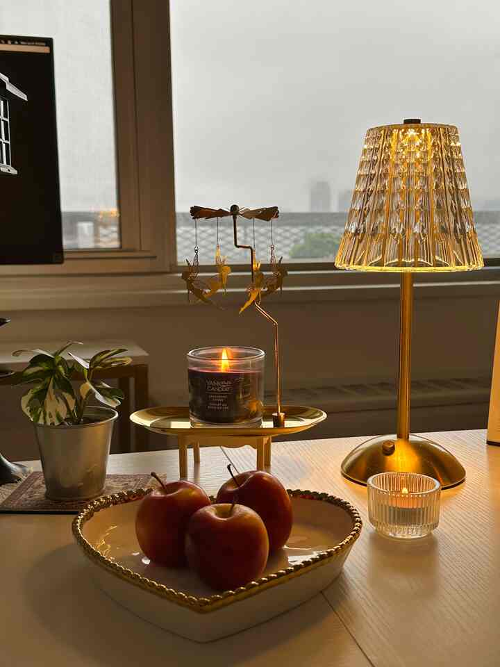 Sudut kecil favorit saya di kantor rumah saya. 🫶

#apartmentaeathetic #itsmyhouseandilivehere #favoritecorner