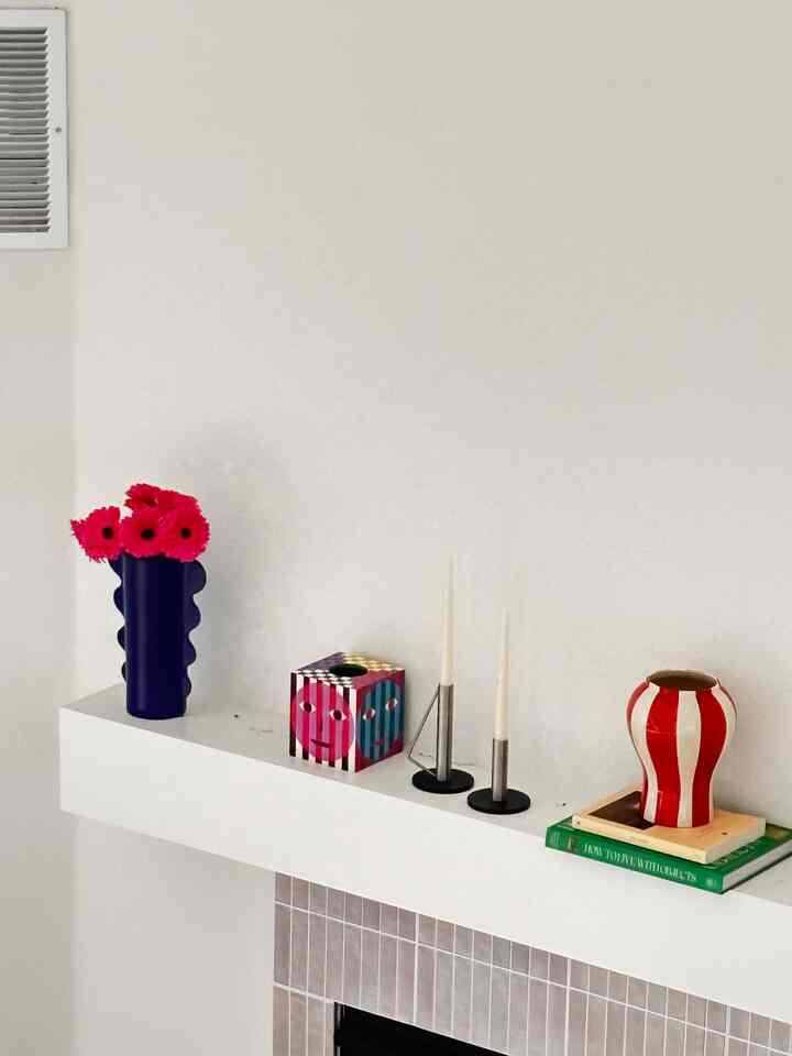 昨日、新しく買った花瓶に飾るお花を買いました！
小さなヴィンテージの花瓶が新しいお気に入りです🥰
#花瓶