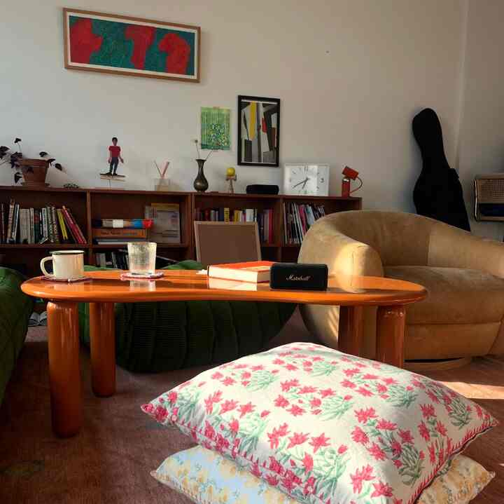 I like to sit on the floor sometimes. So I bring cushions and sit on it. It makes me feel more relaxed.

#livingroomdecor #kitcheninterior #livingroominterior #lounge #groovy