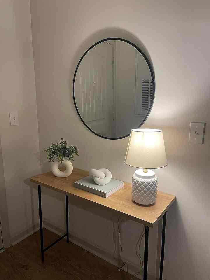 Small space, simple style for my console table adding some decor #minimalistdesign #moderndecor #homestyle