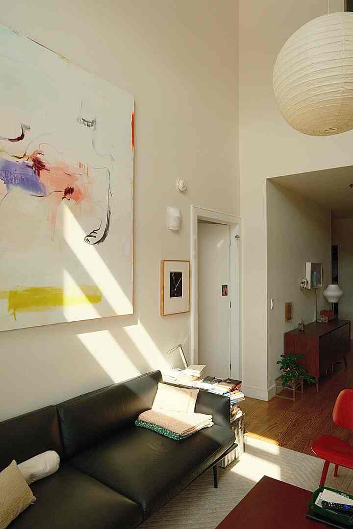 Some days, sunlight makes the whole room feel like a different story.

#livingroom #livingroominterior #leathersofa #blacksofa #accentchair #eameschair #loungechair #pointchair #paperlampshade #pendantlight  #duplexinterior #diningzone 