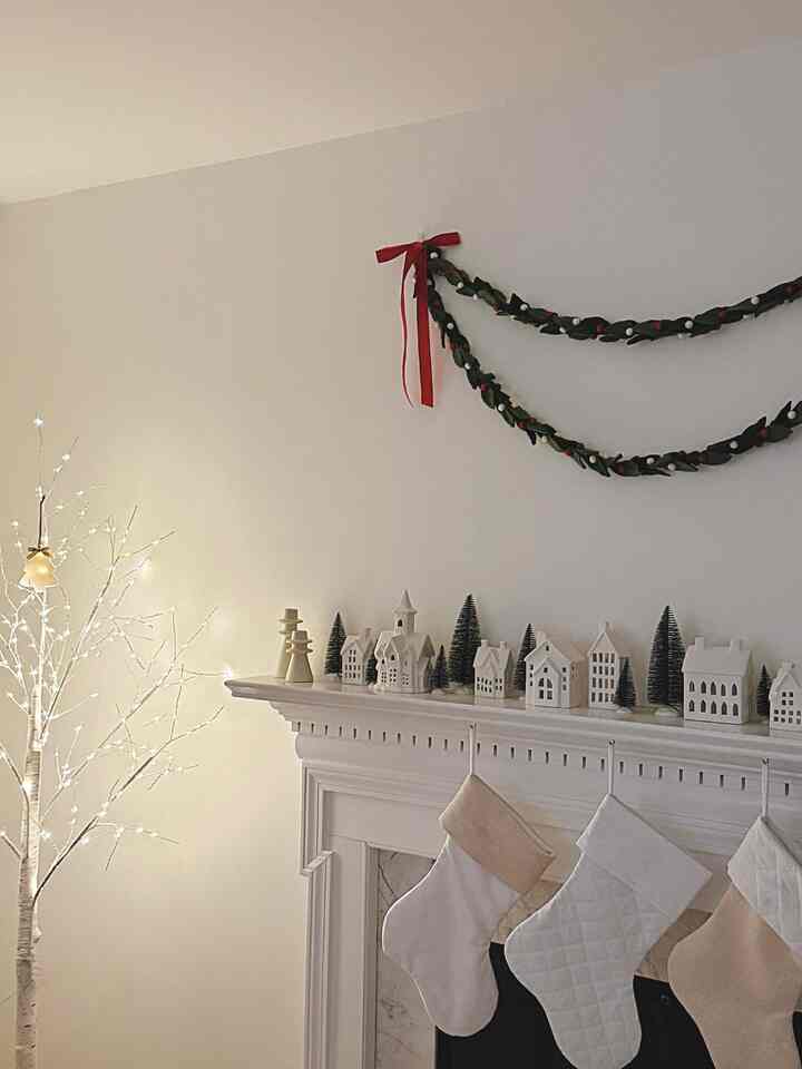 Throwing it back to a chilly winter day at our home — because today is just way too hot ❄️🔥
#winterinterior  #wintervibes 