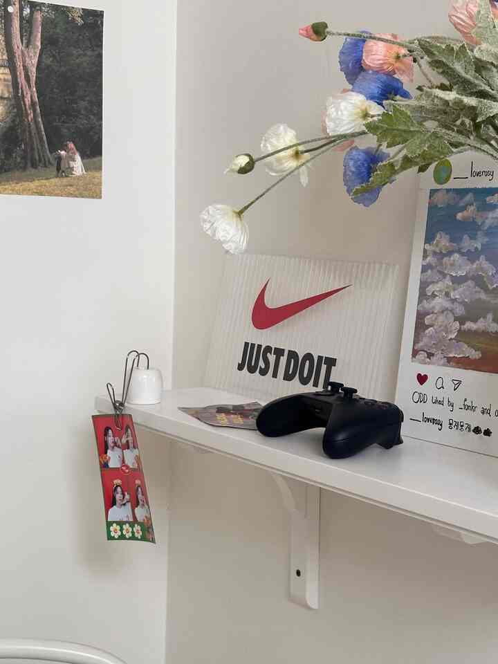 Lovely corner in my home office ✨

#ikea #homeoffice #ikeashelve #ikeashelf #xbox #corner #homedecor #homeinterior