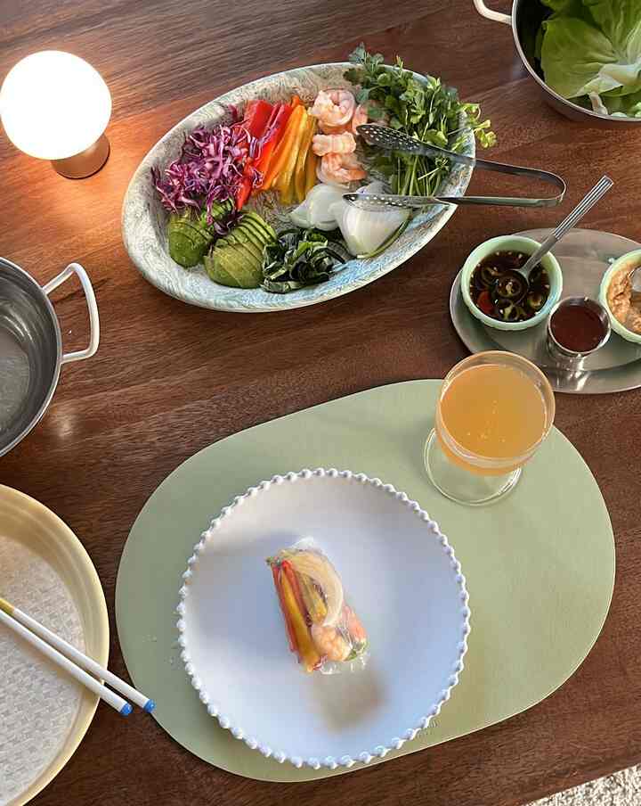 Colorful veggies brighten up my day! I presented them on a gorgeous white Costa Nova pearl plate and HAY soft ice oval dish with stainless steel accents. As a weekend reward, I treated myself to a delicious dinner of spring rolls.😋

#tablesetting #diningtable #diningroom #plate #hay #costanova