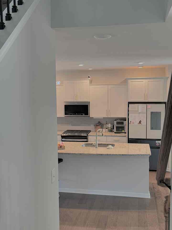 The very first spot that greets the morning sun in our home☀️
Is this my favorite spot because of the sunlight… or because I’m always hungry? 🤣

#morninglight #breakfastcorner #sunlitspaces #cozyhome #startthedayright #homedecorvibes #lightandcoffee