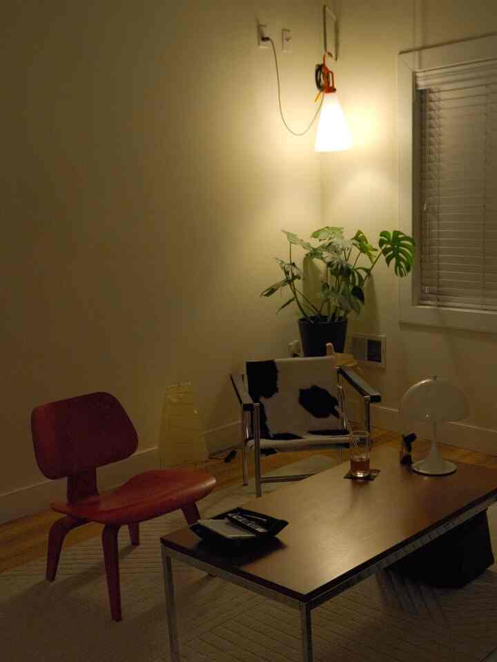 A small gathering of classics — the warmth of a red Eames plywood, the sculptural poise of the LC1, and the quiet charm of a Jens chair.

#chaircollection #accentchair #loungechair #chairs #livingroomchair #classicdesign #chairlover #furniturelover 