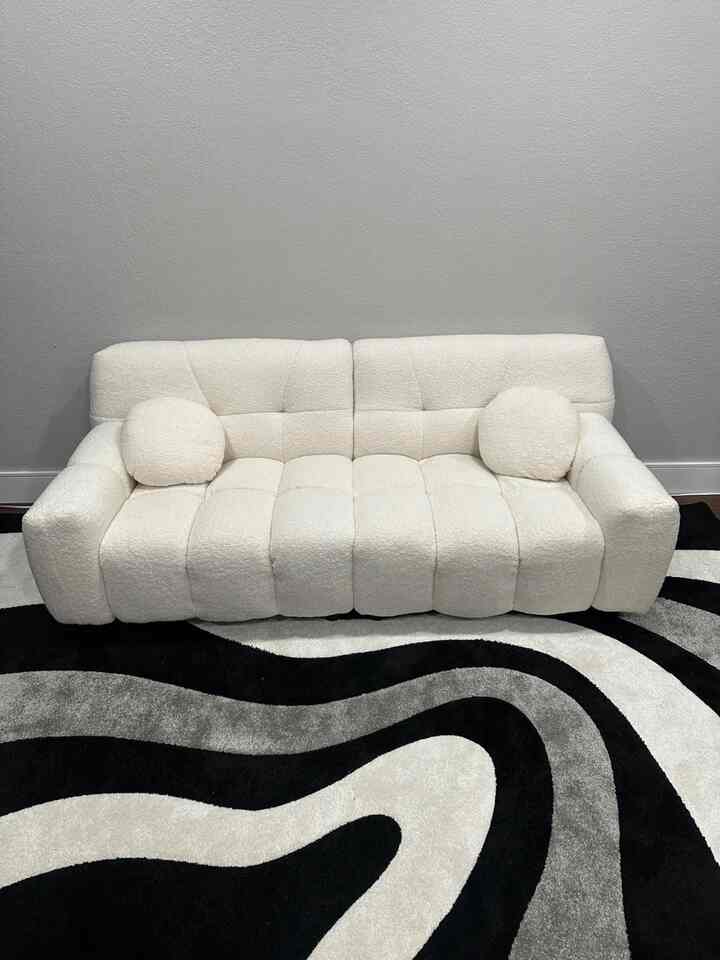 Loving this white sofa it's so cozy #cozysofa #livinfroom #homedecor
