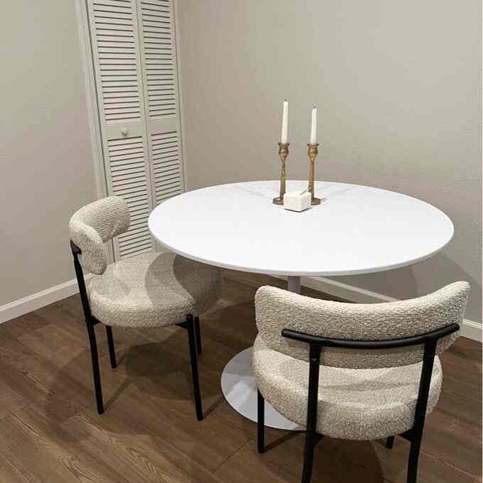 This is always a perfect place for a dinner date with its cozy vibes #dinerdate #cozyvibes #diningroom 