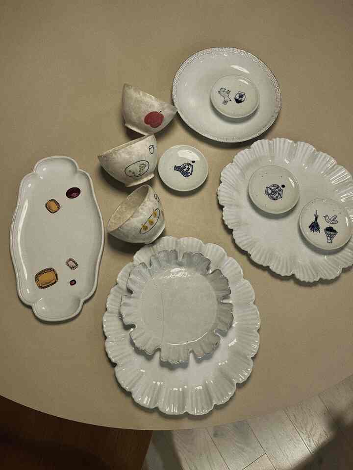 Even with their reknown fragility, I love Astier de Villatte ceramics! I think the beauty comes from their delicate appearance and feather-like light weight; and natural color ✨ It goes pretty well with Korean white ceramics and Boonchung 

#myfavoritecollection #furniturechallenge #designobsession #interioraddict #styledspaces