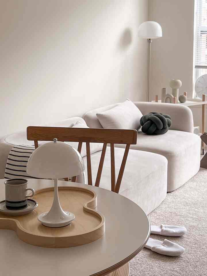 Same spot, different angle🧐

#livingroominterior #beigetone #beigeinterior #whitewood #whitewoodinterior #woodenfurniture 