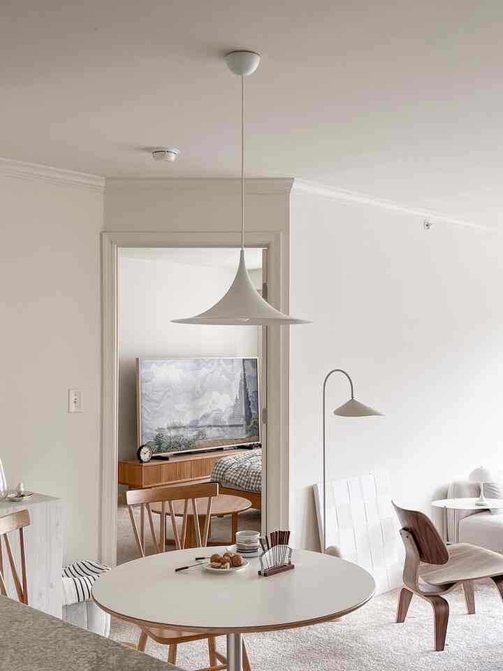 Dessert time!✨

#livingroom #dessert #dessertplate #livingroominterior #theframe #samsung #samsungtv #woodenfurniture #beigeinterior 