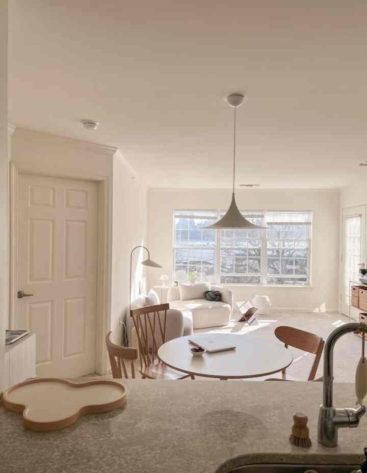 Tidy livingroom😆☀️🤍

#livingroominterior #livingroom #beigetone #beigeinterior #beige 