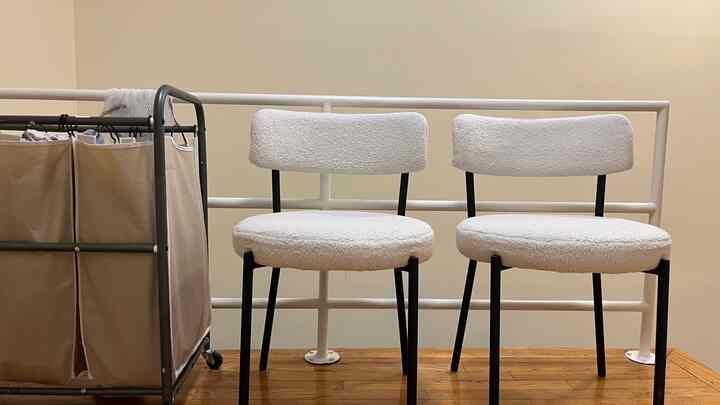 Let me show you a little glimpse of my bedroom, where sunlight gently pours in. 🌞
I try to pursue a minimalist lifestyle, but the maximalist in me always worries. Still, whenever I tidy up and clean the space, both my mind and soul feel refreshed.
I’ll be sharing more photos from time to time, so feel free to ask me anything you’re curious about #cb2 #amazon #minimal #maximalist #baby 