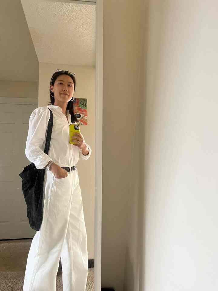 My morning routine isn't complete without a mirror moment. A bright smile gives me confidence. And let's be real, this mirror makes me look taller and hides my storage boxes nicely. 😎

#mirror #ikea #storagebox #hay 