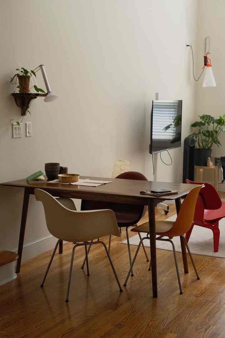 Love the combination of white, yellow, and dark red chairs for my dining set! I especially love these chairs for their thin, minimal legs. Since I don’t have a dedicated dining area, I appreciate how the thin legs of the chairs make the area look more open.

#diningzone #diningtable #diningchairs #eamesshellchair #woodenfurniture #woodenshelf #diningtableinterior #diningspace #colorful 