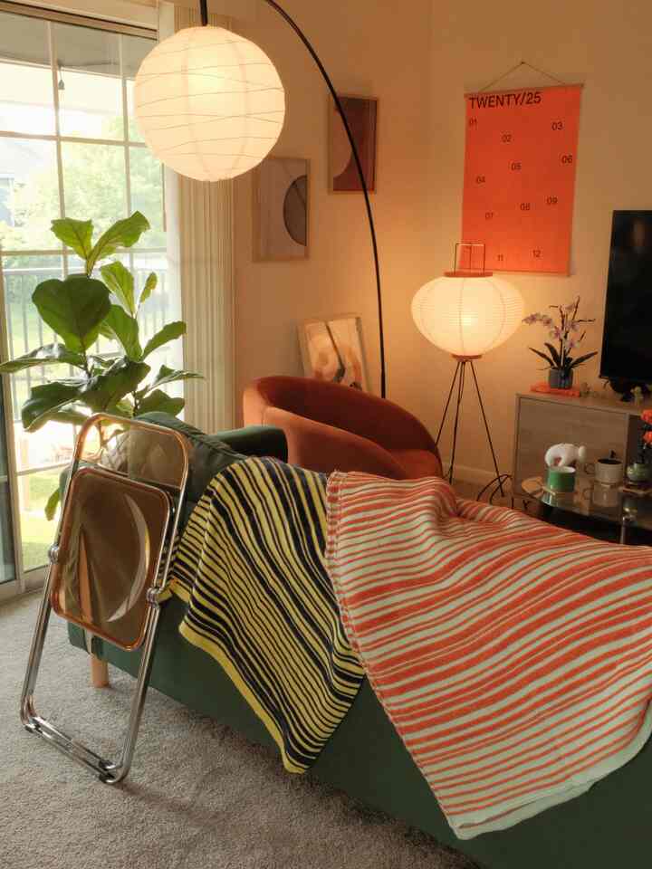 Loving my Verloop throw blanket :) stylish and cozy!

#throwblanket #verloop #foldingchair #chairrecommendation 