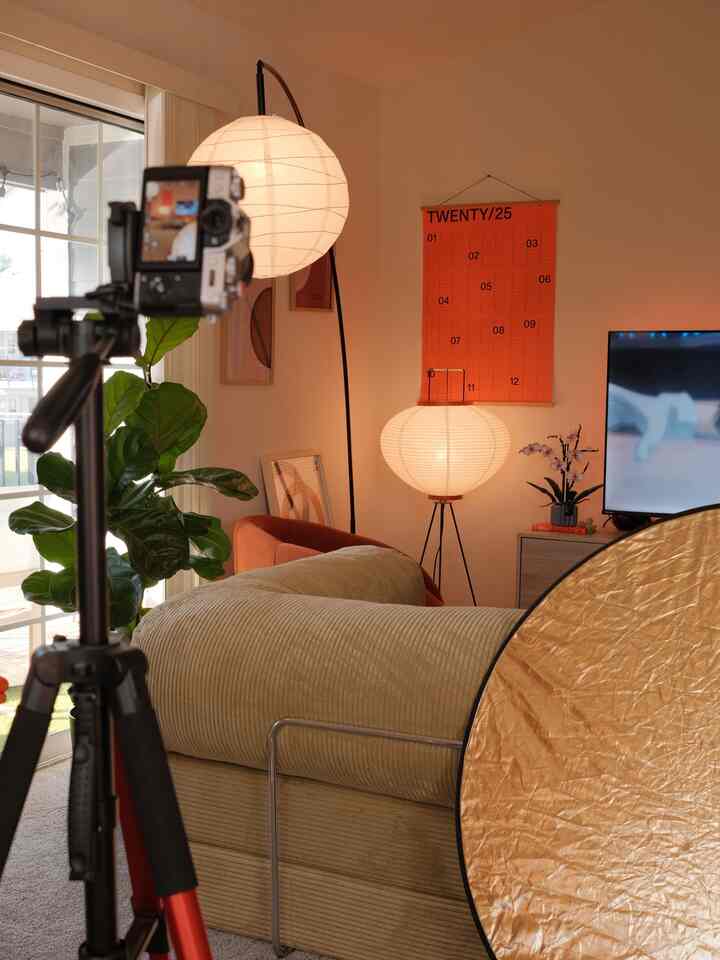 Shoot day!

This was the day I shot my Teddy Sofa reel :) 
(Featuring my big golden light reflector!)

#filming #interiordesign #contentcreation