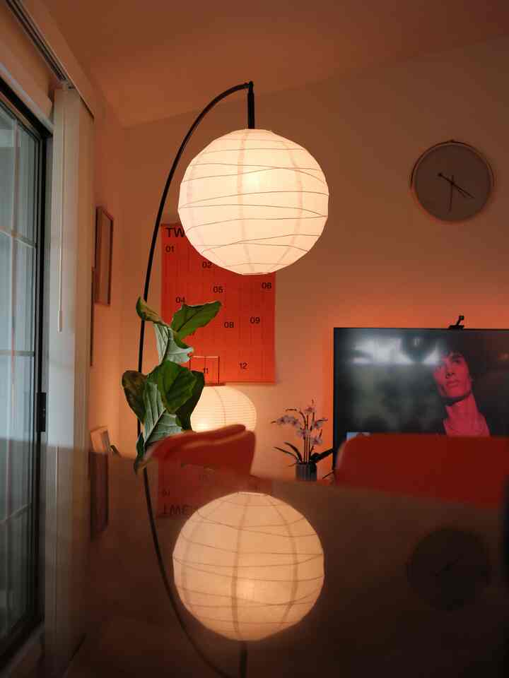 Pantulan melalui meja bar :)
Temukan pencahayaan dan suasana yang membuat Anda tersenyum ☺️

#ambiance #lampcollection #warmhues