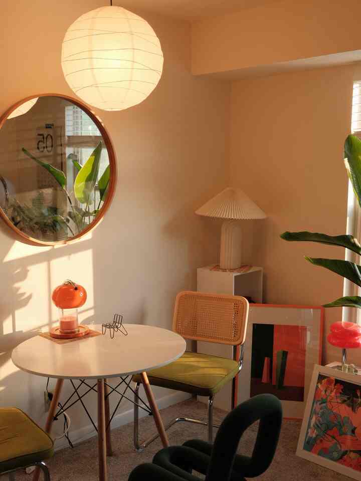 One last throwback comparison :))
A little color never hurt anybody 🤩🍊

#throwback #diningarea #diningupgrade #warmaesthetic