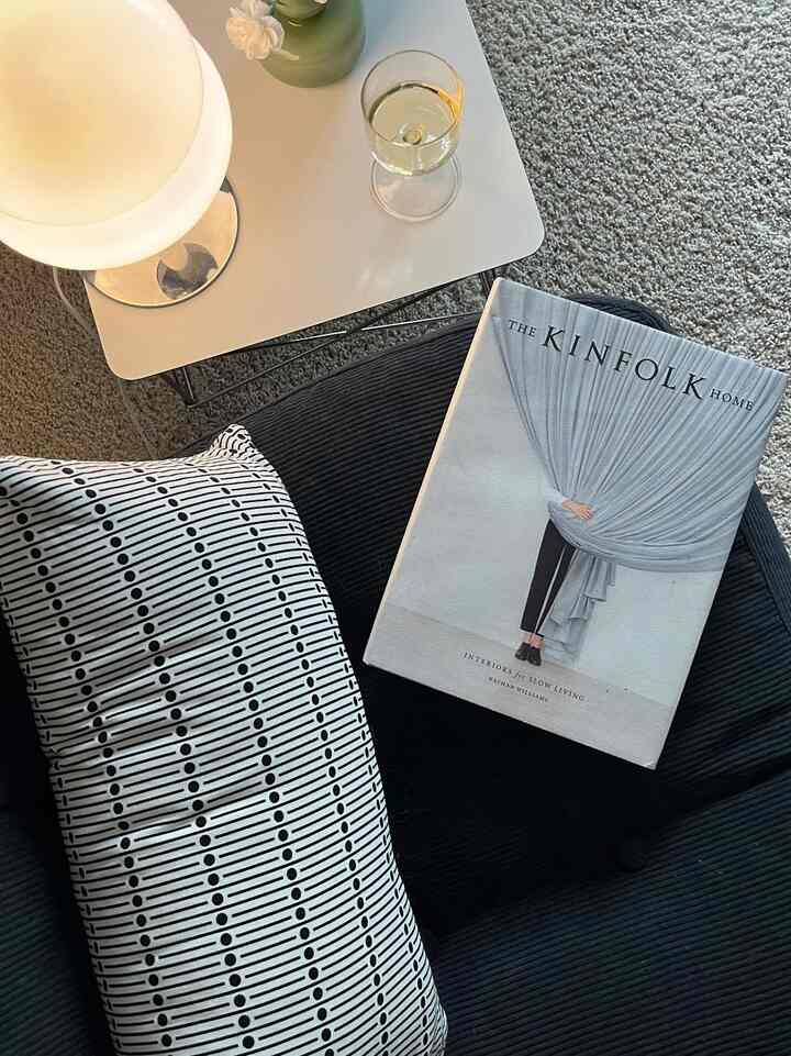 Ohouse has made me more mindful of my home care. I hope you'll find inspiration to tend to your place like I do. 🩵

#livingroom #armchair #corner #interior #ikea #hay #lamp 