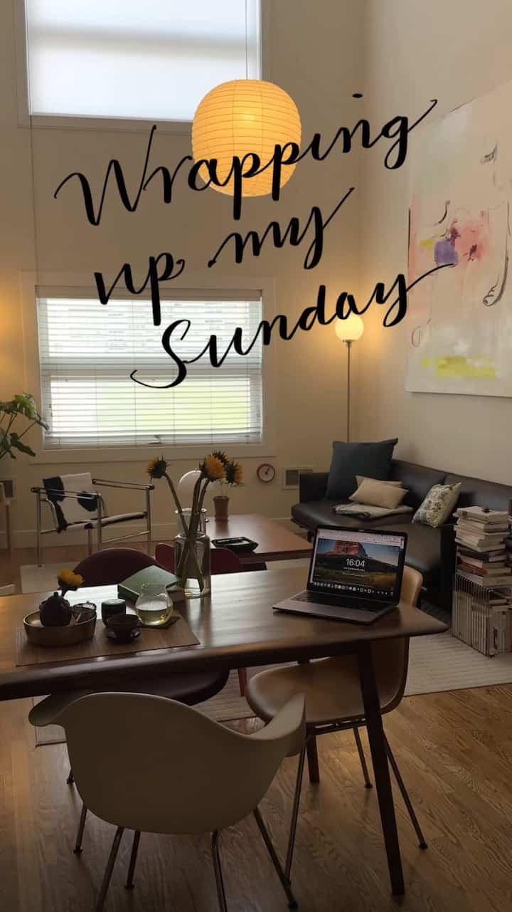 Sunday wrap up in few seconds.

#weekendroutine #weekend #livingroom #livingroominterior #livingroomdecor #terracottaplanter #terracottapot #tablelamp #coffeetable #bookstorage #tablelamp #wirecube #diningtable #diningchair 