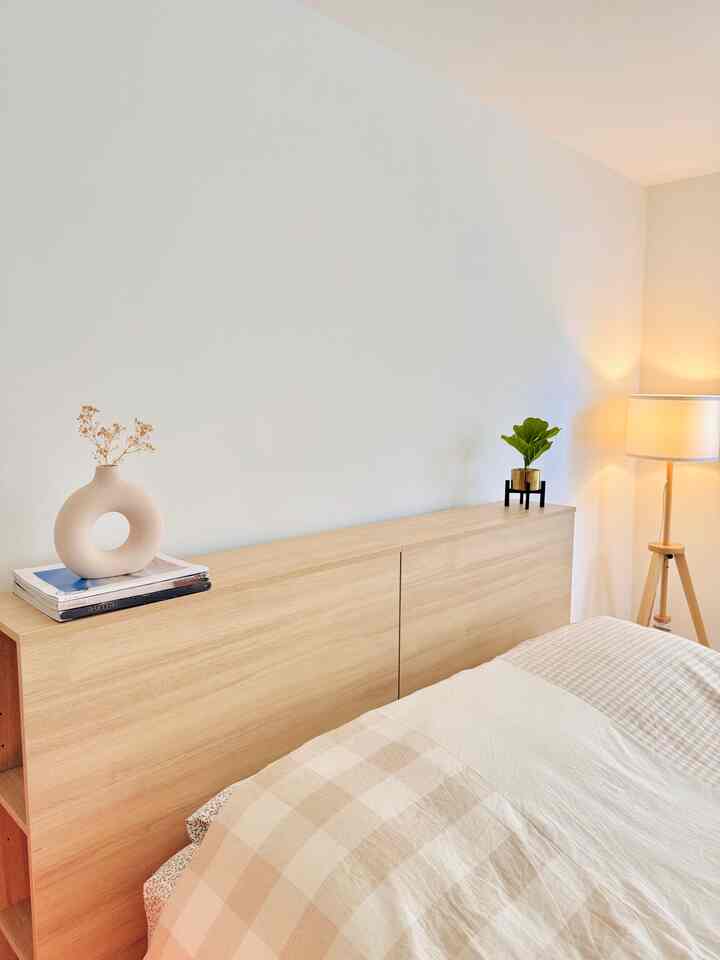 Got this beautiful ceramic vase from H&M (I bought two 😅😂) after being inspired by all the dreamy homes on this app. It’s simple yet so elegant… it fits perfectly in any room 💖

Which way do you like it styled best in our guest room? Swipe to see more! ➡️

#bedroom #bedroominterior #bedroomheadwallinterior #vase #vaseinterior #beige #beigeinterior #beigetone #homedecor #interior #cozy #cozybedroom #cozyinterior #cozyhome 