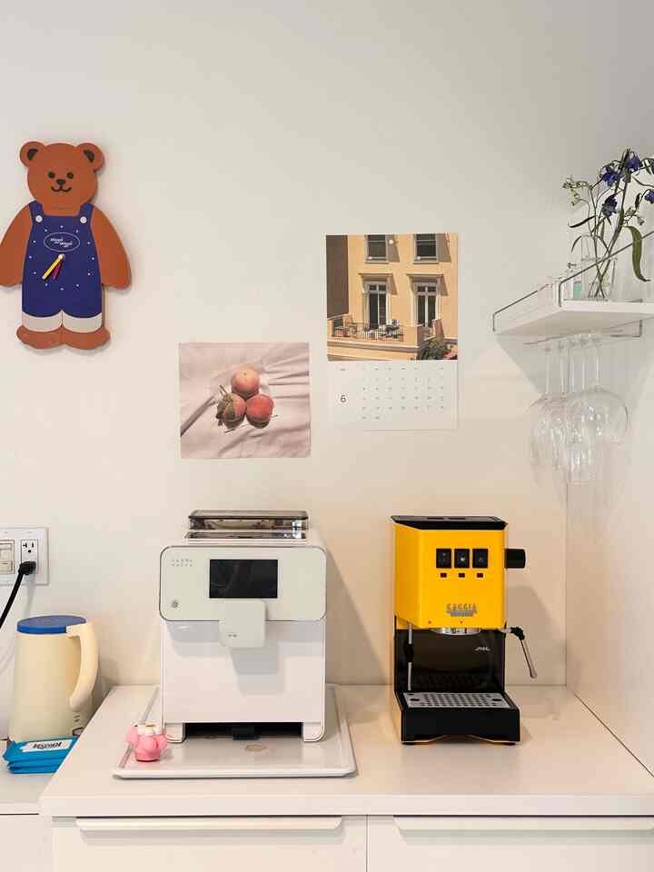 I receive Gaggia espresso machine as my birthday gift 🥳✨

I'm thinking about where to put it! 😜
Color is so lovely and perfect to Summer ✨✨

#Homecafegram #homecafe #Espressomachine #coffeemachine #SummerRefresh #SummerVibes #SummerStyle #SummerAtHome #SummerReady