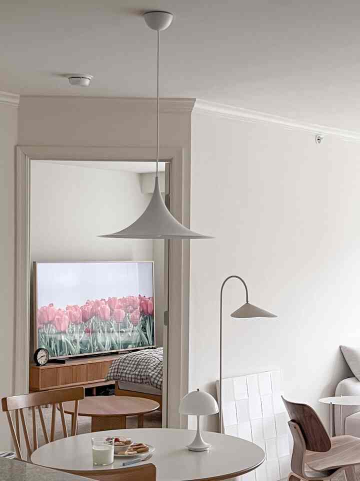 Time for dessert🧁😘

#dessertplate #dessert #woodenfurniture #beigetone #beigeinterior #theframe #samsungtv