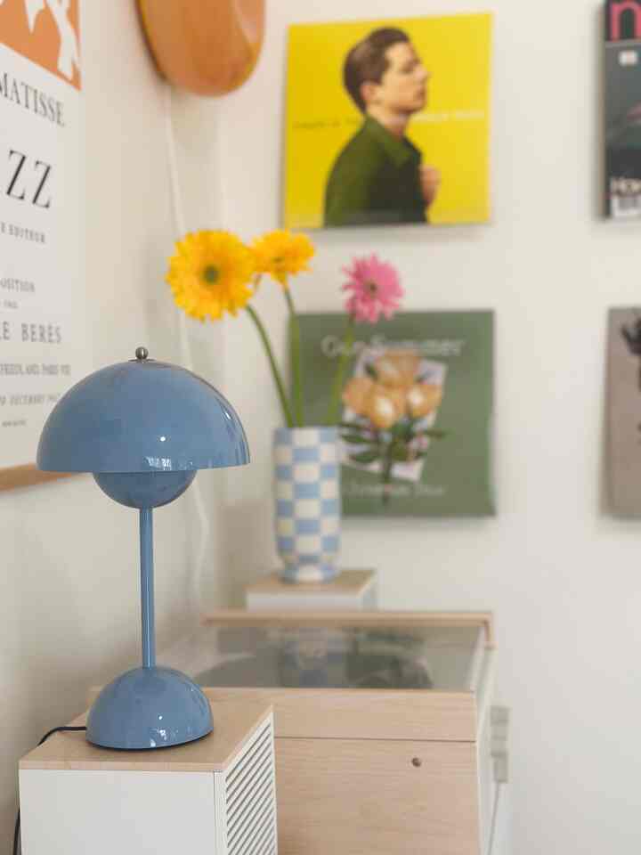 Blue lamp and blue check vase colab 💙✨

#ikea #lamp #turntable #ntradumitional 
#summervibe #SummerRefresh #SummerVibes #SummerStyle #SummerAtHome #SummerReady