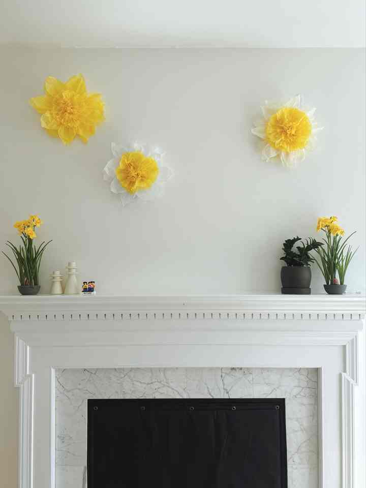 Meja perayaan 100 hari bertema bunga daffodil milik bayi kami berubah menjadi dekorasi perapian yang sempurna! 🌼✨
#flowerinterior #flowerdecor #paperflower