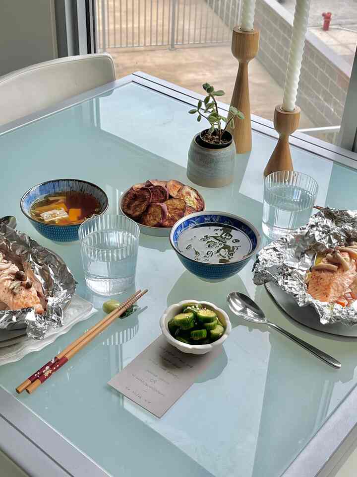Dressing up an everyday meal makes it feel so fun, without going out 😂 

#tablesetting #tableware #ceramicbowl #glasstable #glasscup #diningtable #diningroom #diningroominterior #cafe #interior 