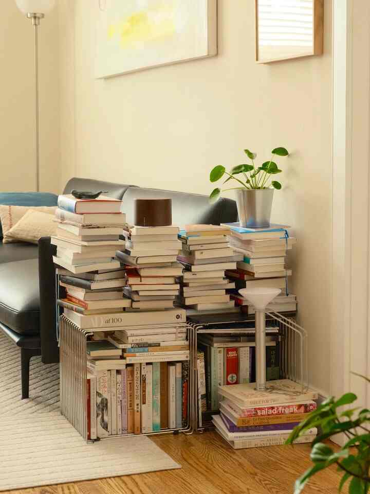 Organized enough to know where everything is,
disorganized enough to feel at home.

#bookshelf #book #booktower #bookstorage #tablelamp #plant #plantinterior #PlantDeco #portablelamp #natural #naturalinterior 