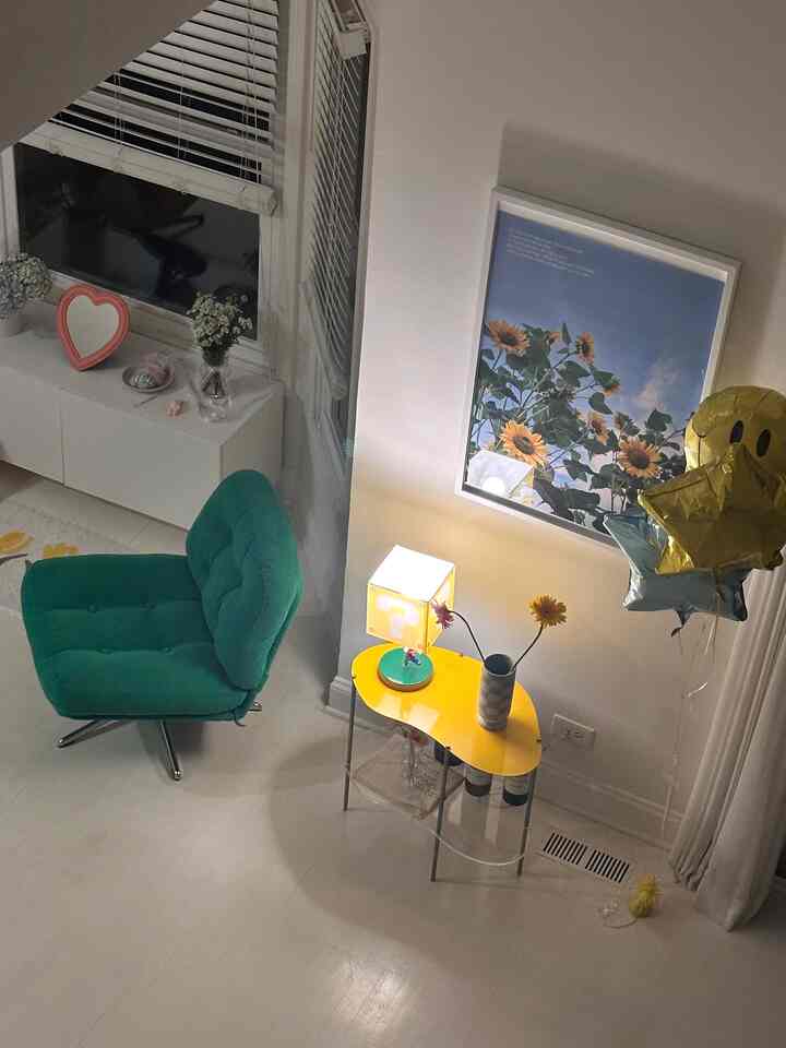 Night mood in my living room ✨ 
Green and yellow color mix for summer :) 

#SummerRefresh #SummerVibes #SummerStyle #SummerAtHome #ikea #ikeasofa #colorofhouse #colorinterior #SummerReady